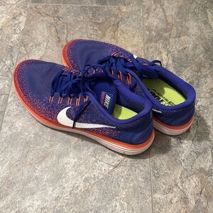Men’s used Nike Free RN distance purple and orange
Size 13